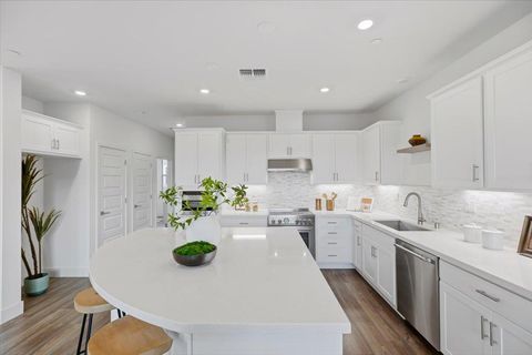 Tiny photo for 921 Magnolia Terrace #7, SUNNYVALE, CA 94086 (MLS # ML82032914)