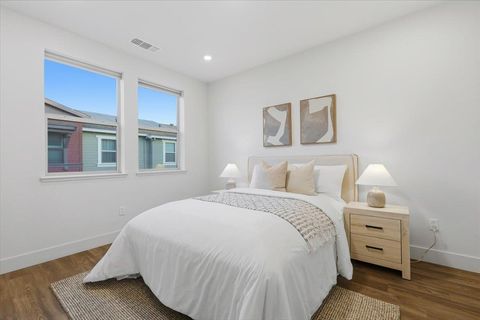 Tiny photo for 921 Magnolia Terrace #7, SUNNYVALE, CA 94086 (MLS # ML82032914)