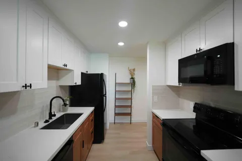 505 Cypress Point Drive Unit 213, Mountain View, CA 94043 - MLS#: ML82002402