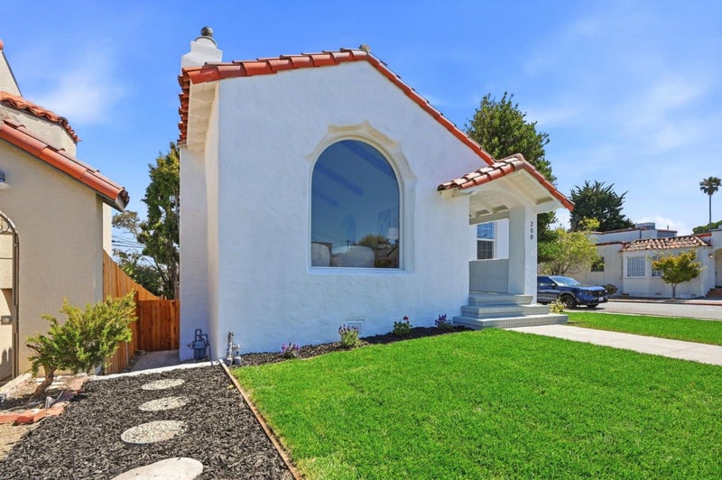 200 Magnolia Avenue