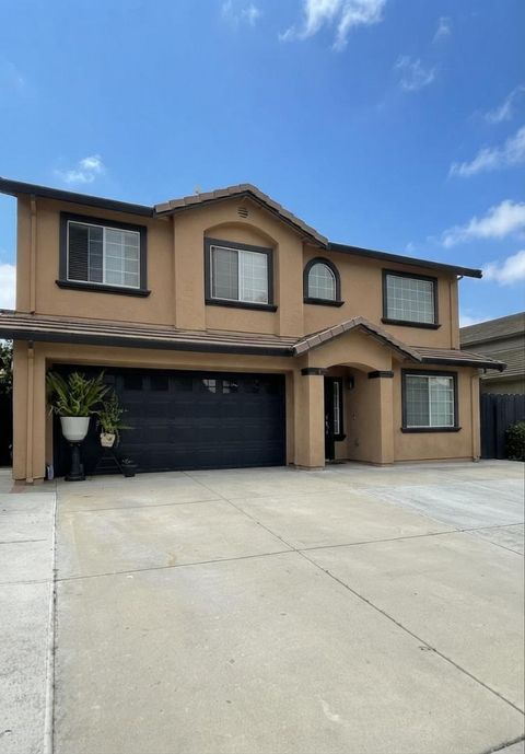 Photo of 1116 Eagle Drive, Salinas, CA 93905 (MLS # ML82053382)