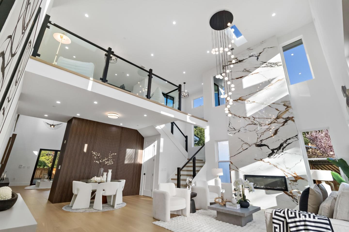 1040 West Riverside Way