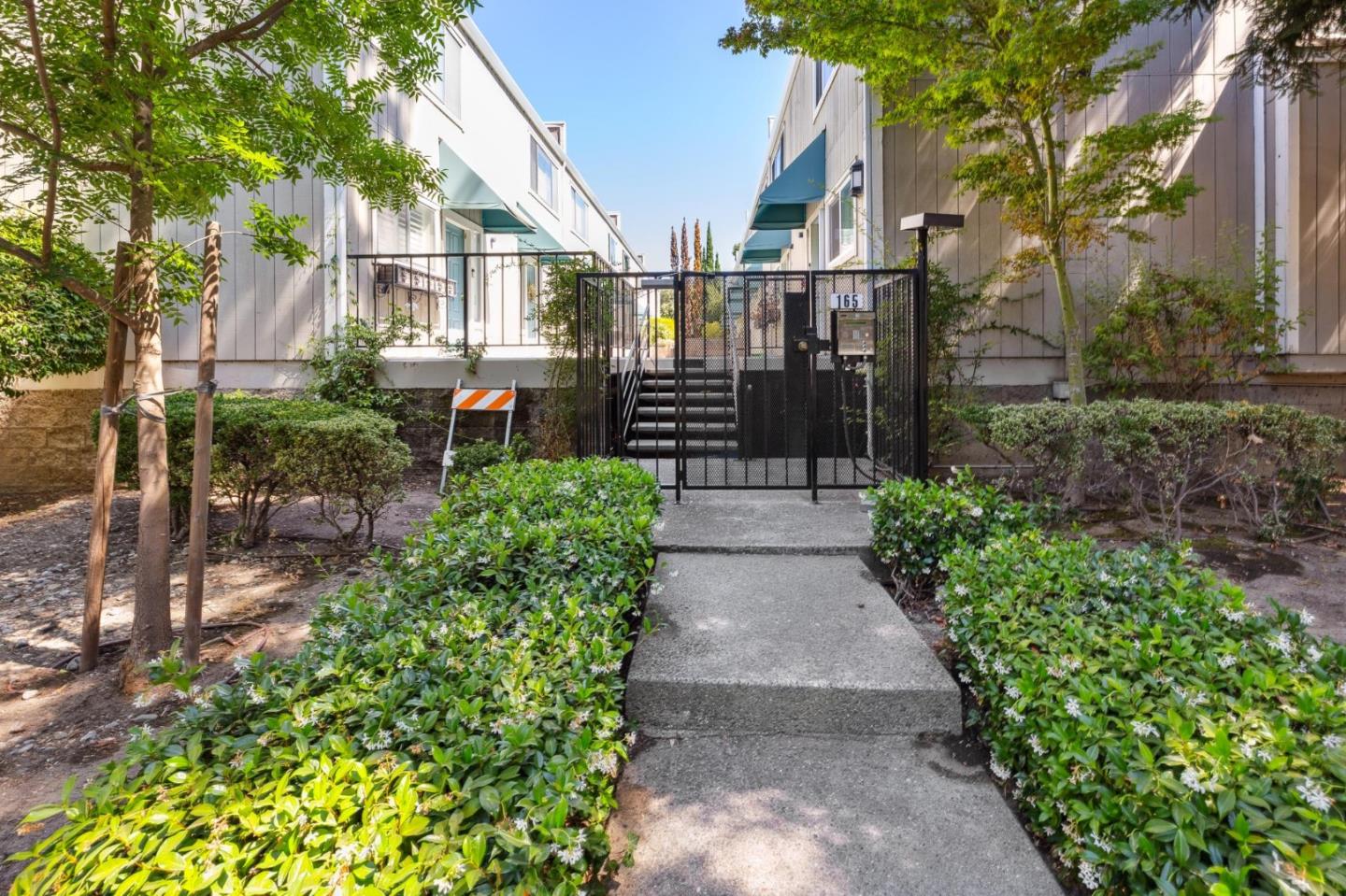 165 East Okeefe Street 10