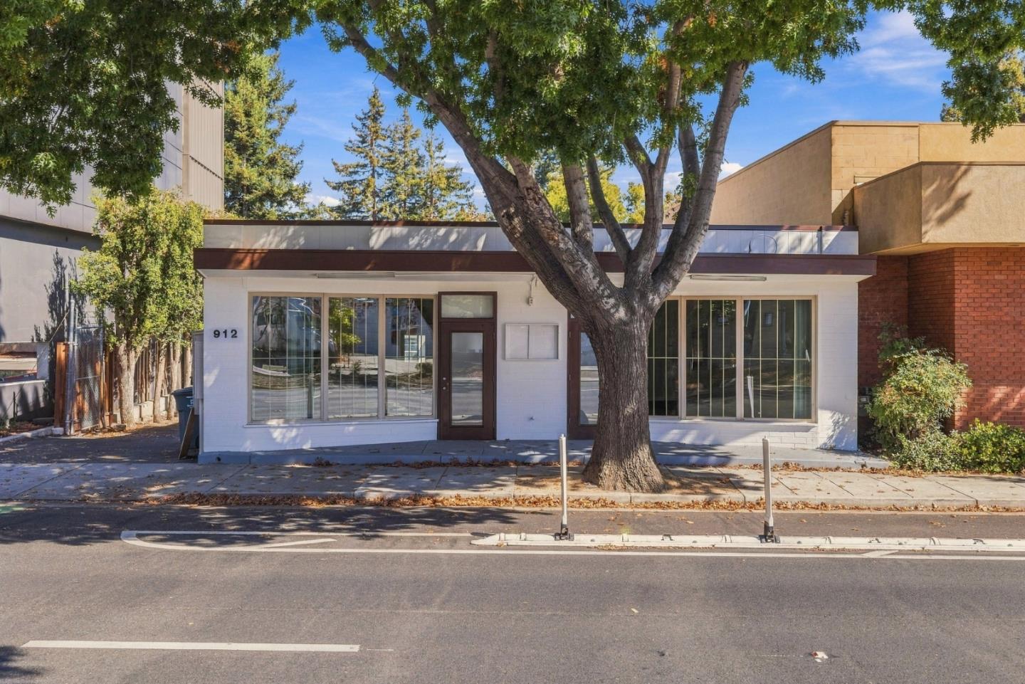 912 West El Camino Real