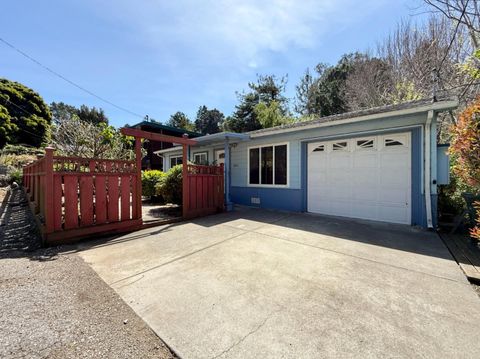 Photo of 652 Rockaway Beach Avenue, PACIFICA, CA 94044 (MLS # ML82048064)