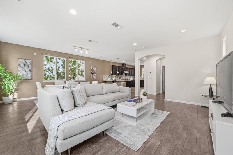 7026 North Mariposa Lane