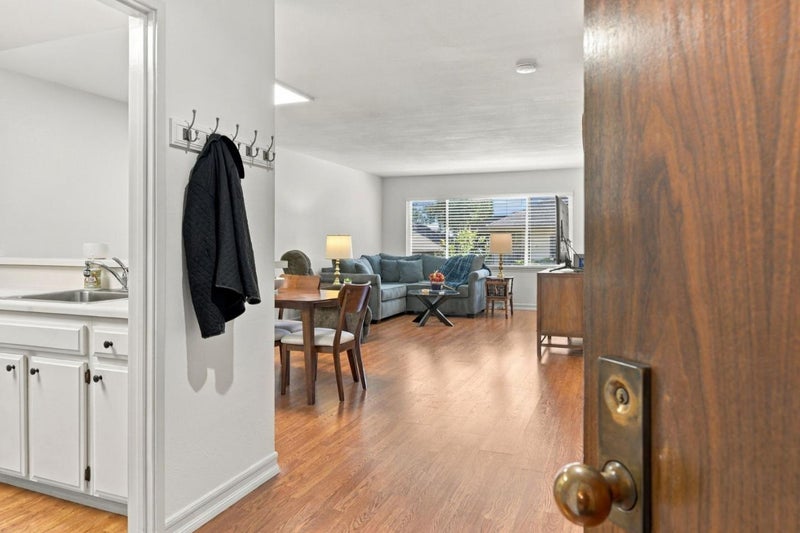 2140 Santa Cruz Avenue A207