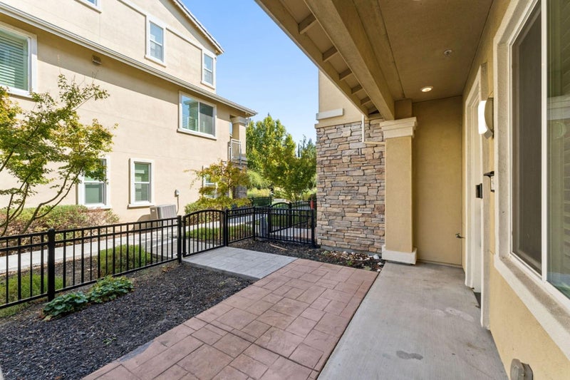 5978 Larkstone Loop