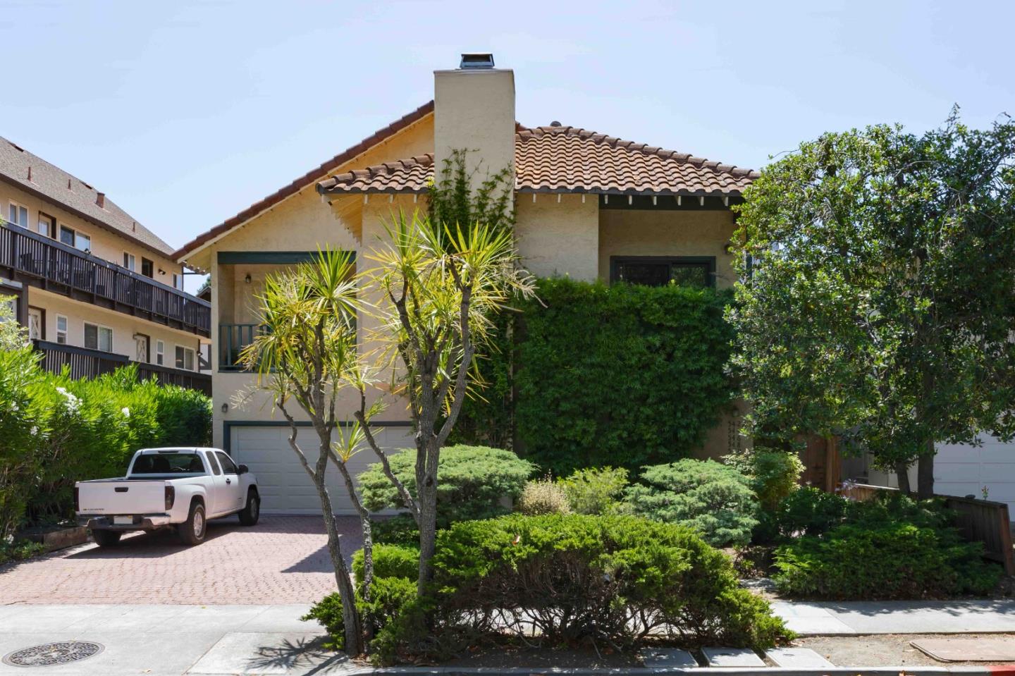 548 Everett Avenue