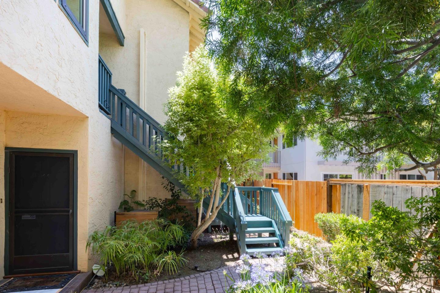 548 Everett Avenue