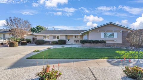 Photo of 3294 Pearltone Drive, SAN JOSE, CA 95117 (MLS # ML82030319)
