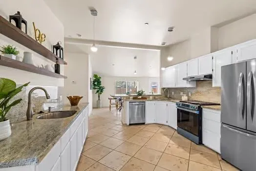 Monterey, California 93940, United States, 3 Bedrooms Bedrooms, ,2 BathroomsBathrooms,Residential,Active,175316