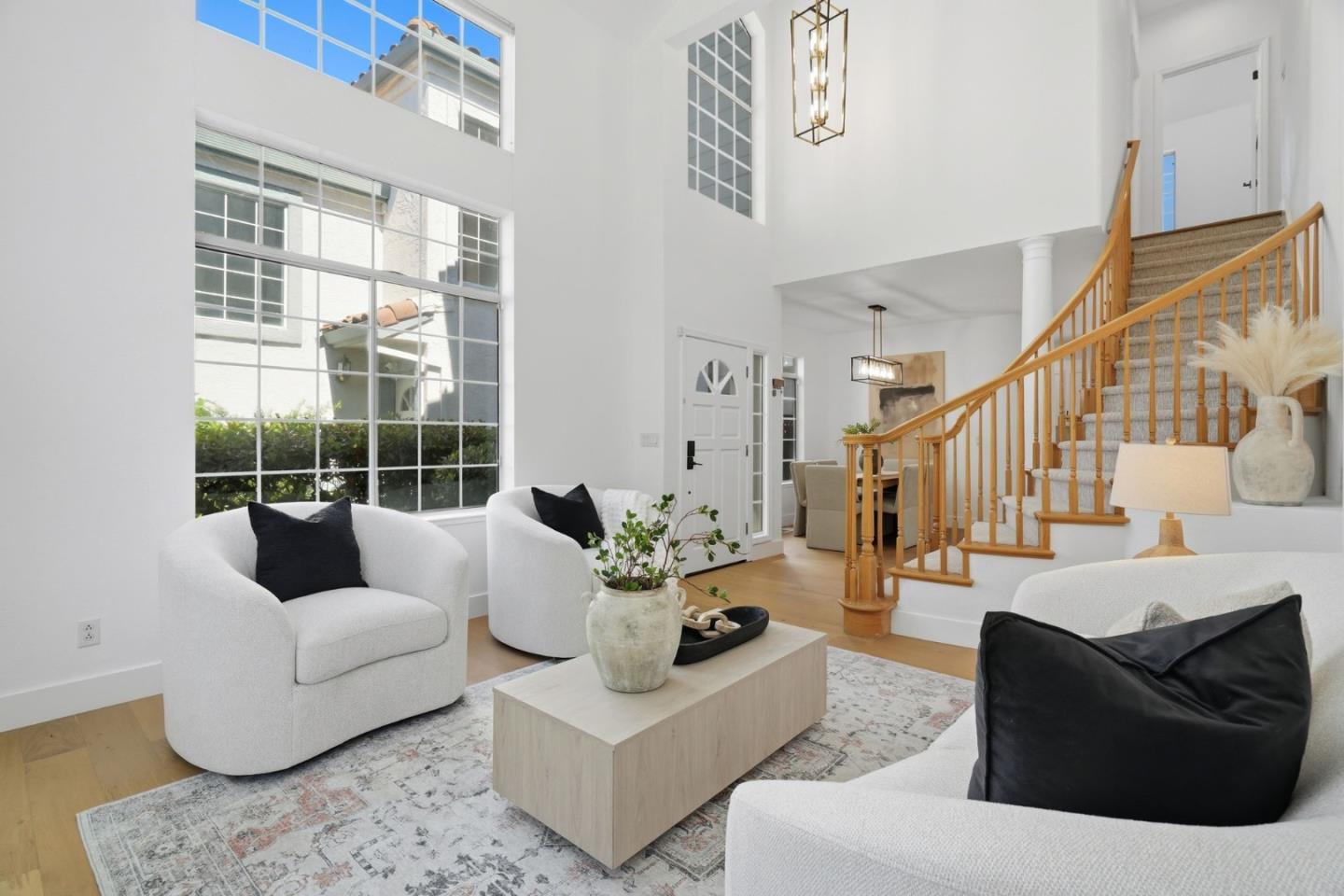 2325 De Varona Place
