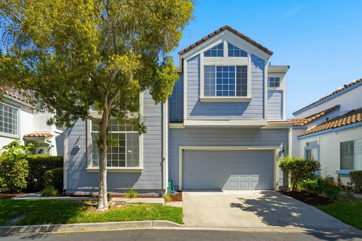 2325 De Varona Place