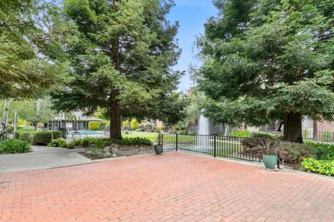 Photo of 100 E Middlefield Road #6G, MOUNTAIN VIEW, CA 94043 (MLS # ML82027913)