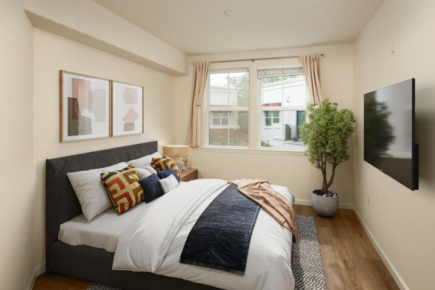 San Jose, California 95126, United States, 3 Bedrooms Bedrooms, ,2 BathroomsBathrooms,Residential,Contingent,114610