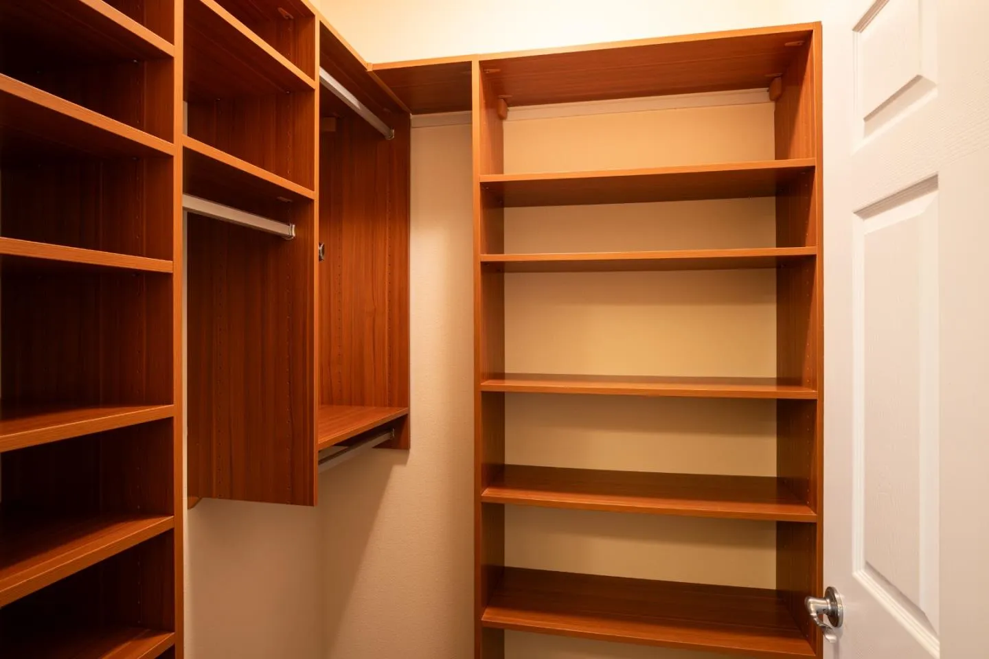 San Jose, California 95126, United States, 3 Bedrooms Bedrooms, ,2 BathroomsBathrooms,Residential,Contingent,114610