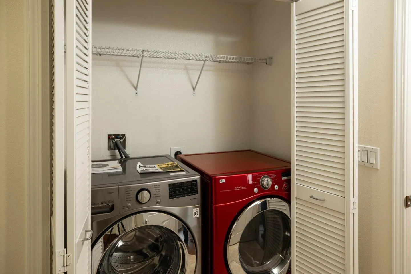 San Jose, California 95126, United States, 3 Bedrooms Bedrooms, ,2 BathroomsBathrooms,Residential,Contingent,114610