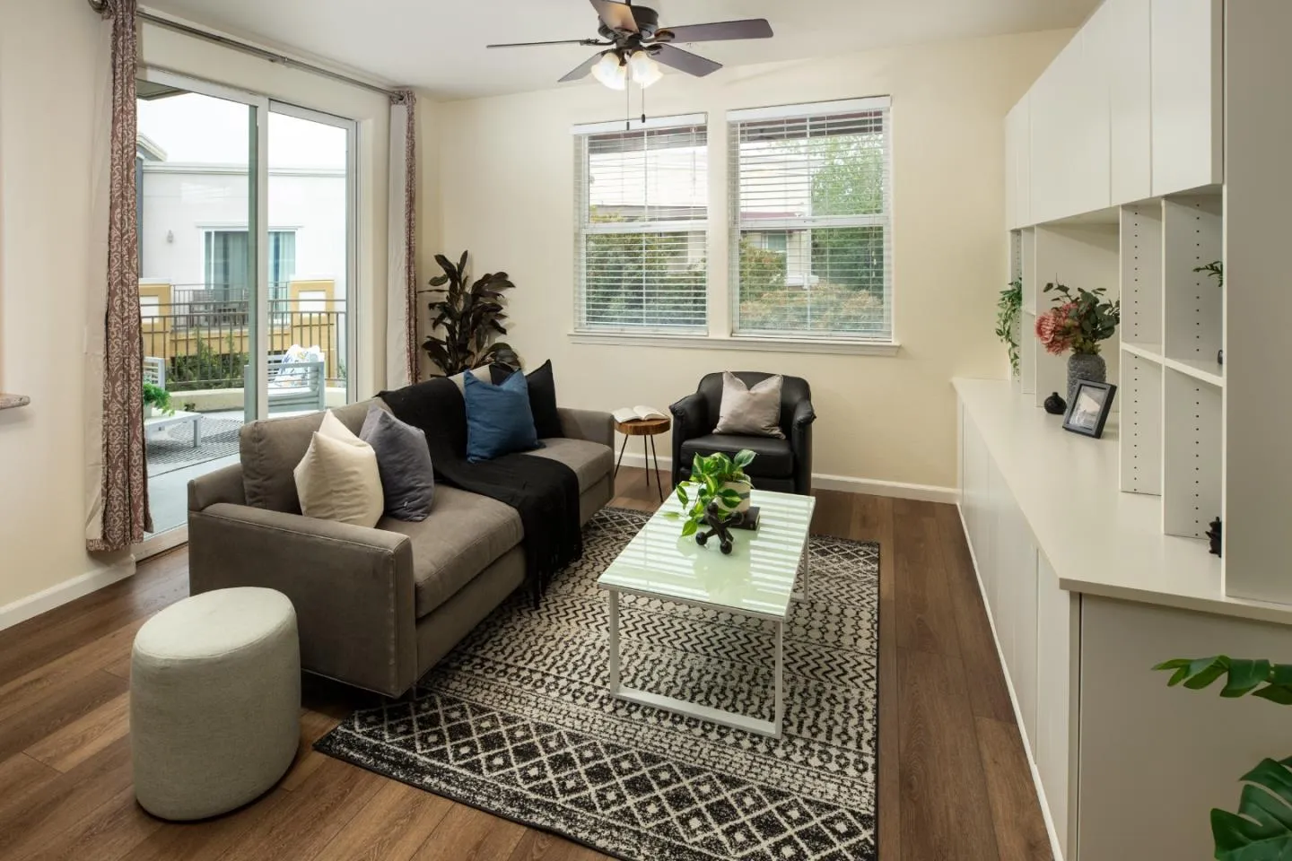 San Jose, California 95126, United States, 3 Bedrooms Bedrooms, ,2 BathroomsBathrooms,Residential,Contingent,114610