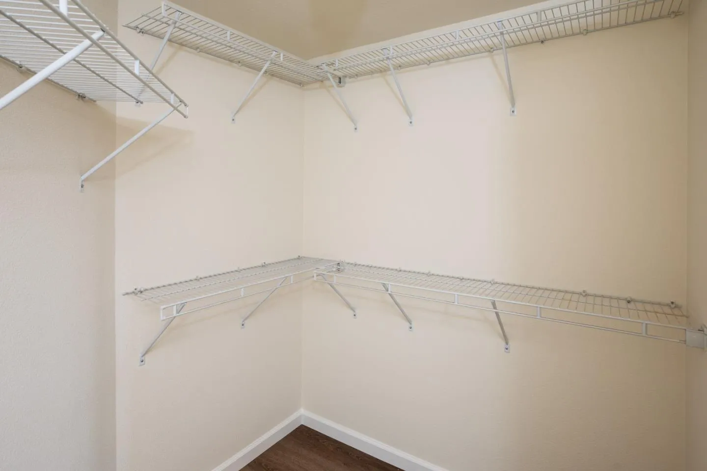 San Jose, California 95126, United States, 3 Bedrooms Bedrooms, ,2 BathroomsBathrooms,Residential,Contingent,114610