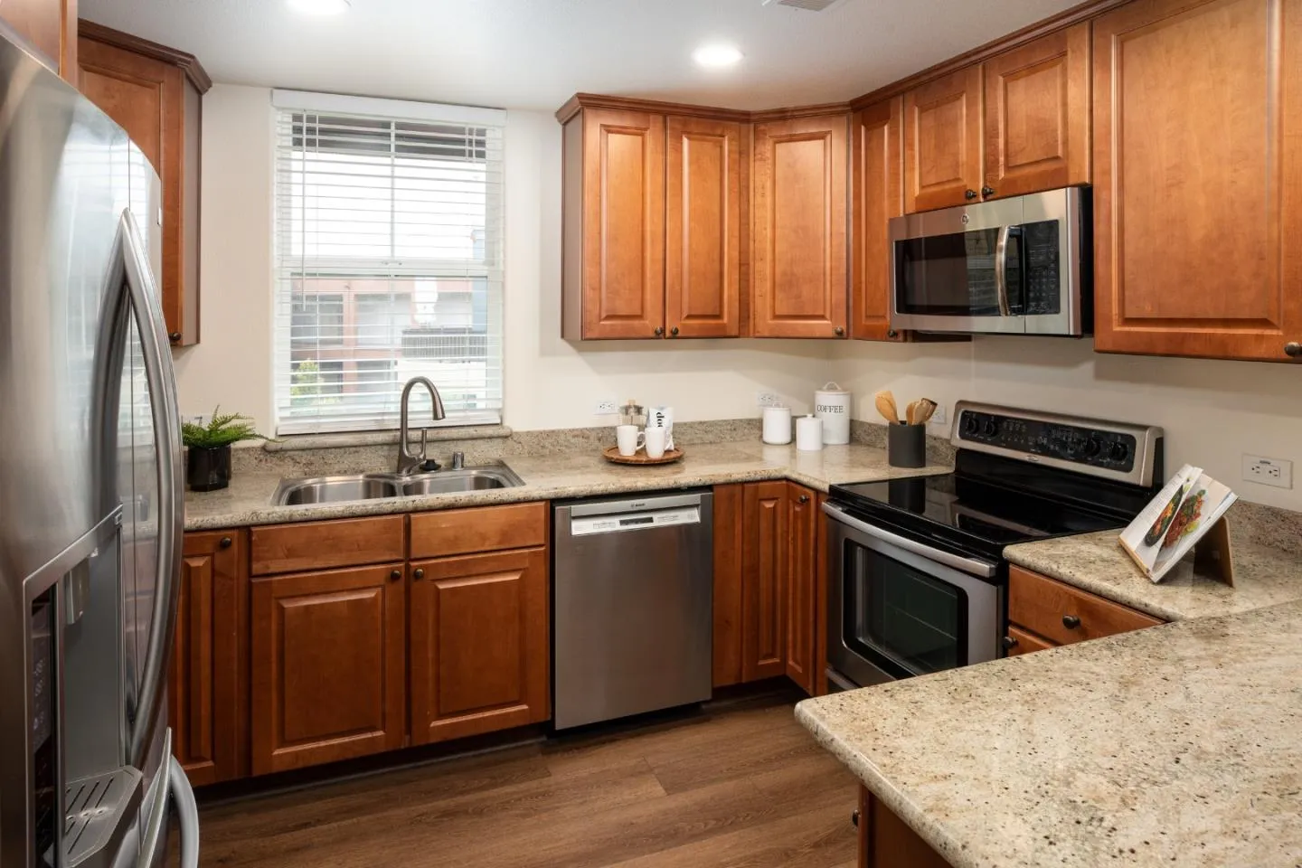 San Jose, California 95126, United States, 3 Bedrooms Bedrooms, ,2 BathroomsBathrooms,Residential,Contingent,114610