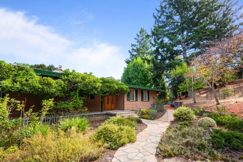 Photo of 205 Old Spanish Trail, PORTOLA VALLEY, CA 94028 (MLS # ML82065541)