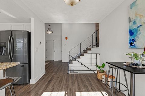 Tiny photo for 464 Archglen Way, SAN JOSE, CA 95111 (MLS # ML82025295)