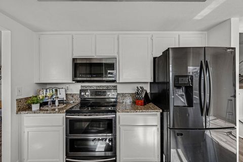 Tiny photo for 464 Archglen Way, SAN JOSE, CA 95111 (MLS # ML82025295)