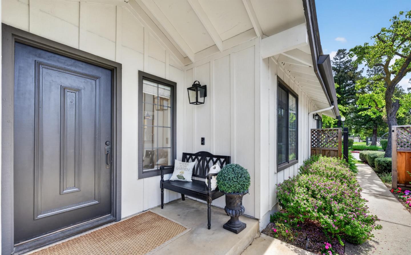 17590 Carriage Lamp Way