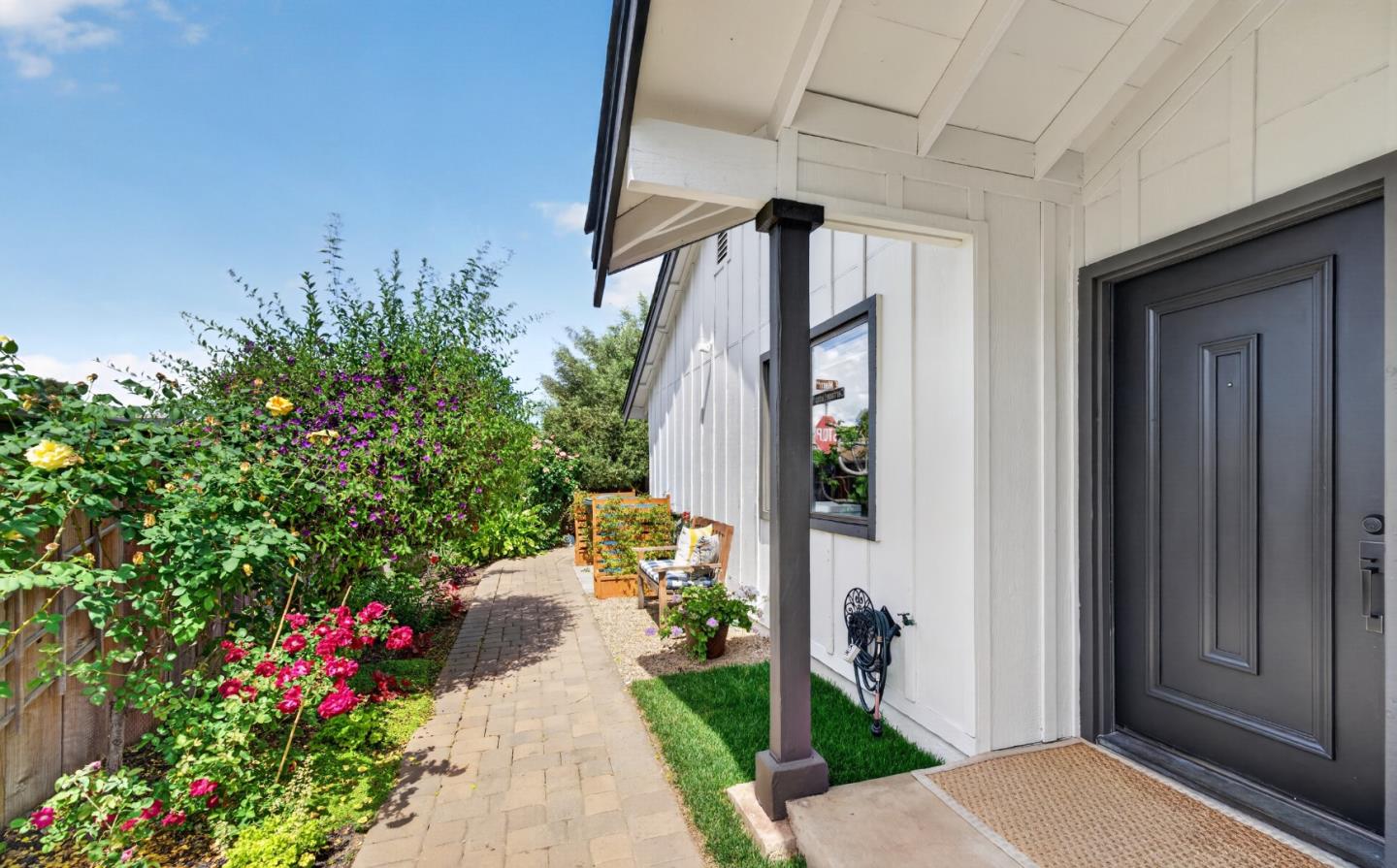 17590 Carriage Lamp Way