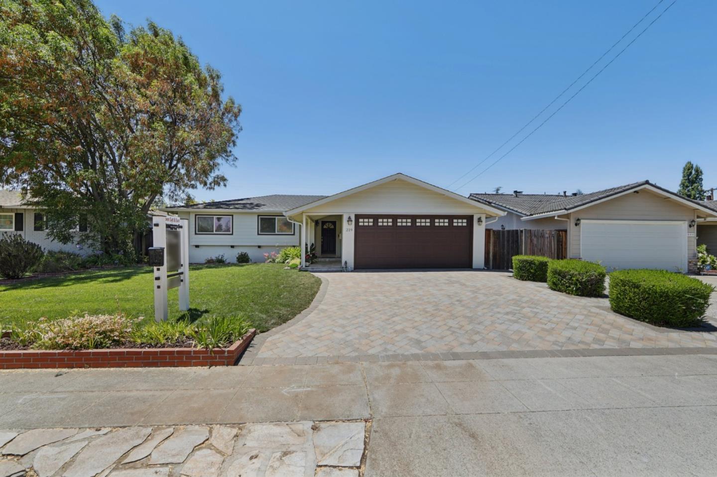 219 Kensington Way