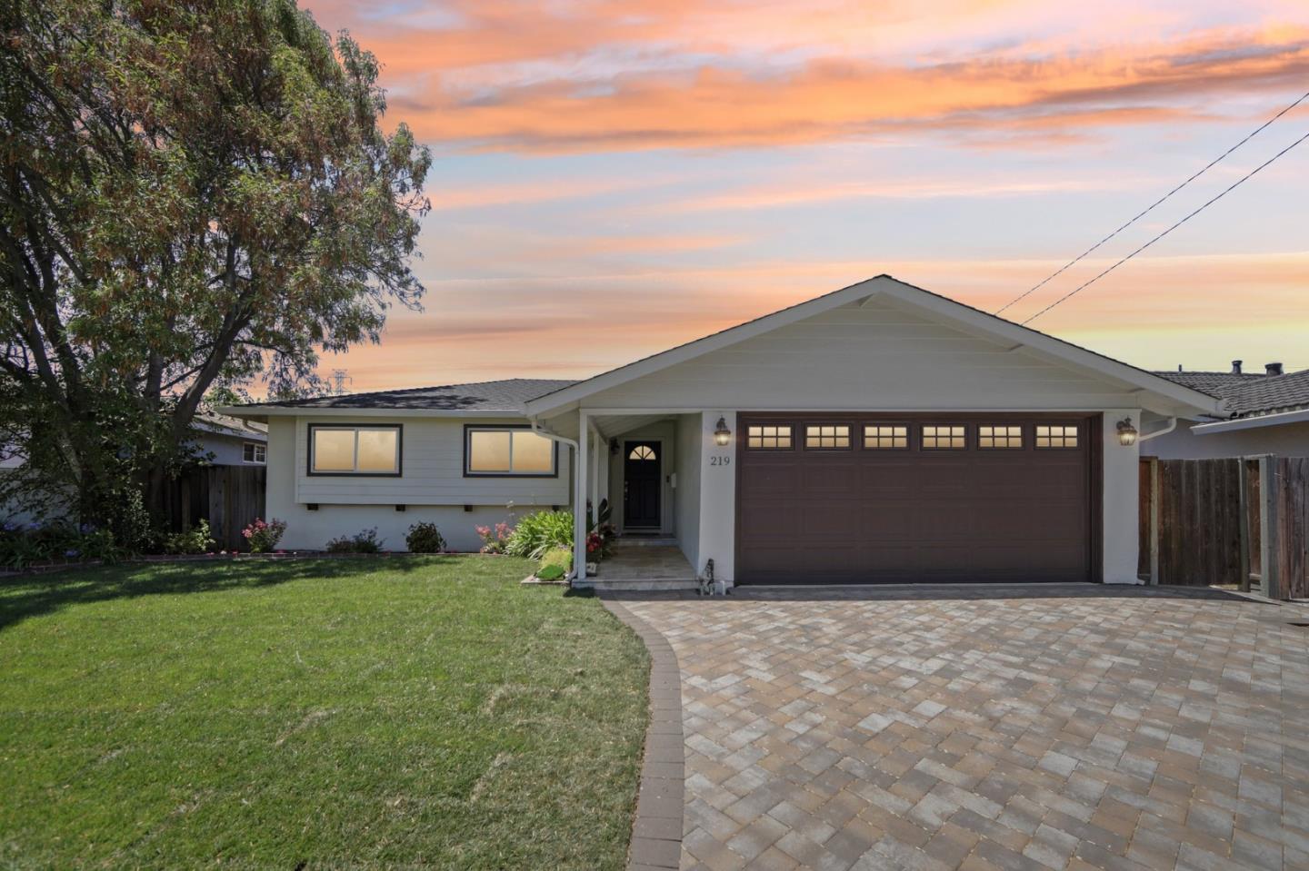 219 Kensington Way