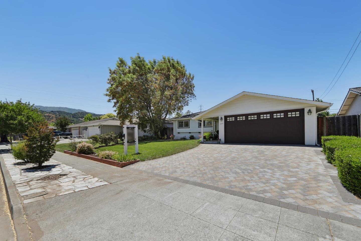 219 Kensington Way