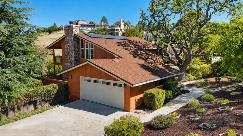 3175 Oak Leaf Court