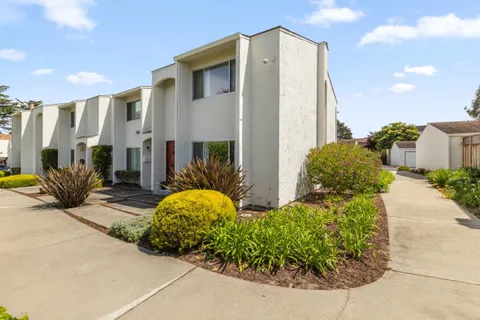 3137 Seacrest Avenue Unit 5, Marina, CA 93933 - MLS#: ML82002280