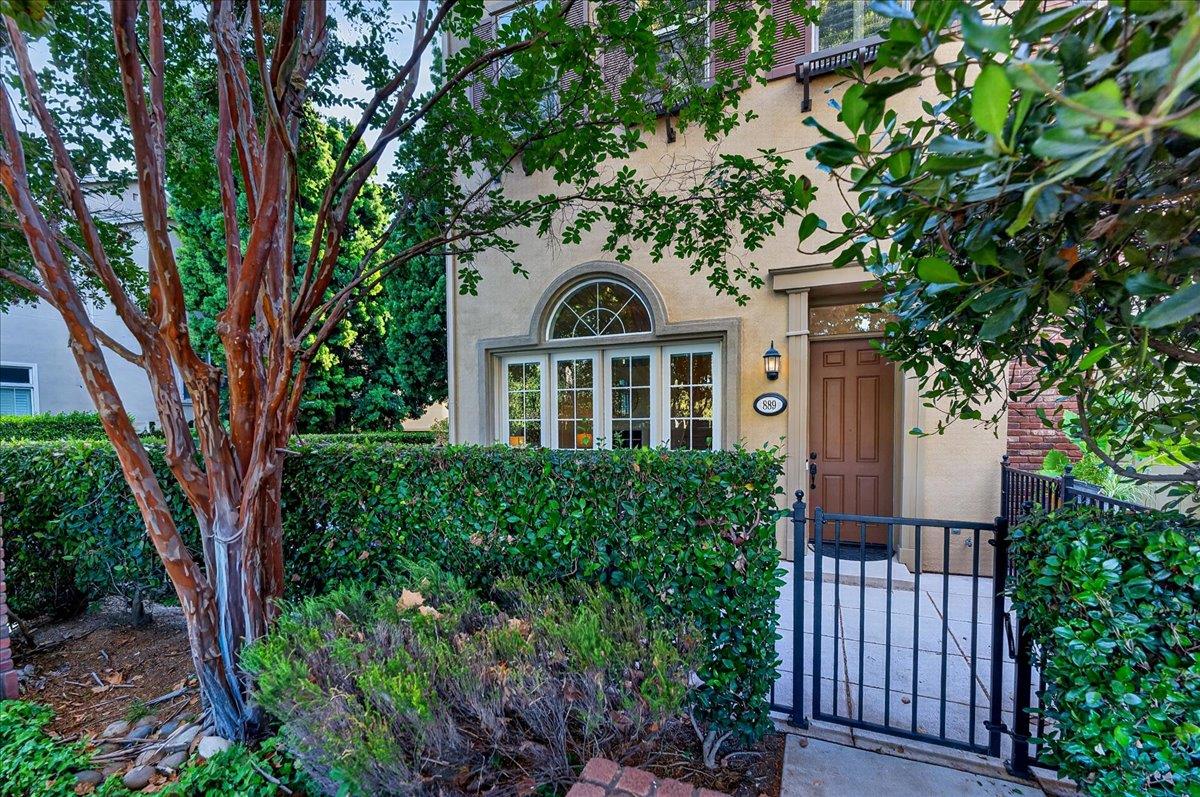 889 Georgetown Place