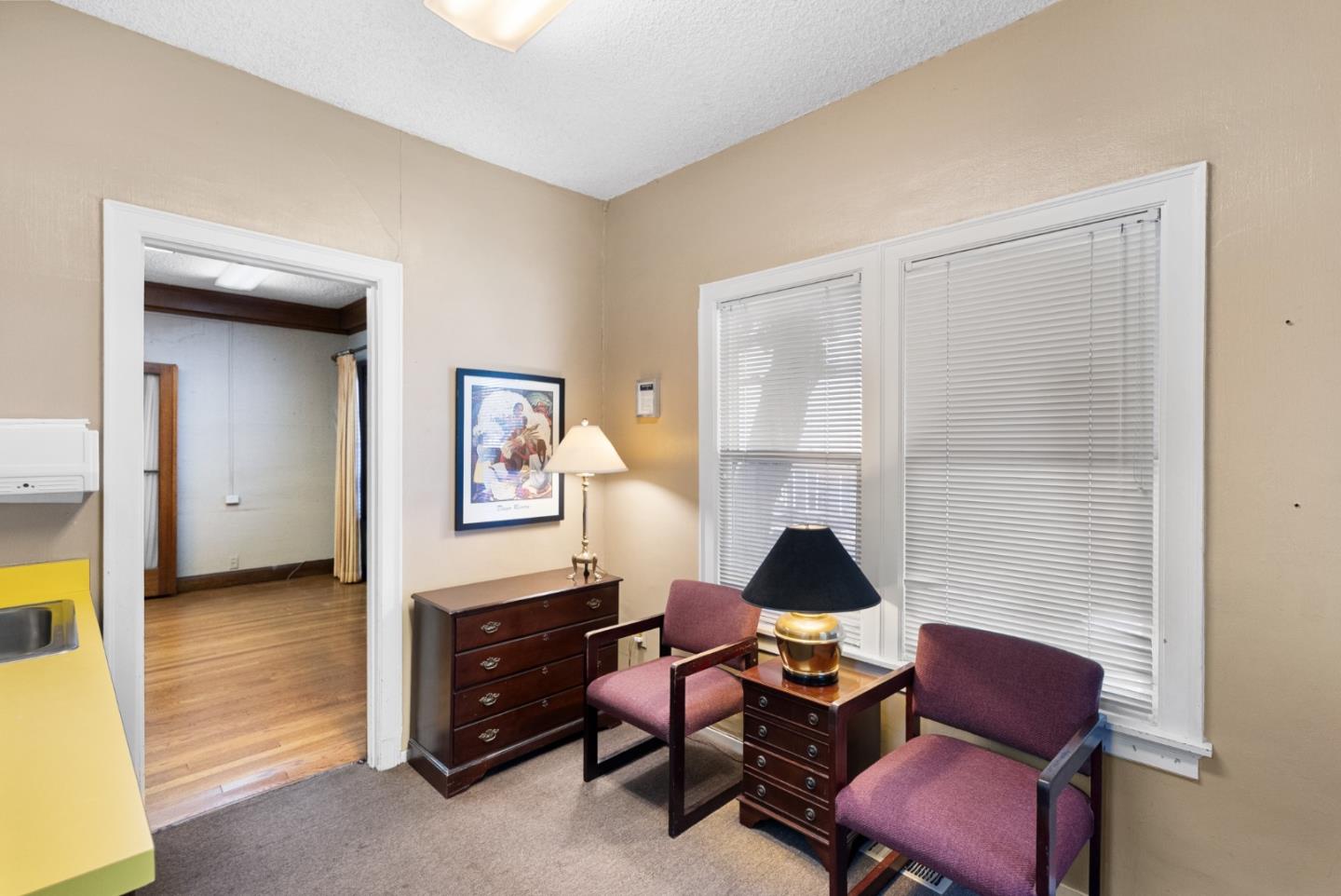 2136 The Alameda