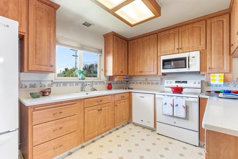 1069 University Avenue