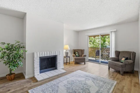 MLS: ML82053881