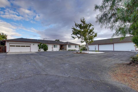 Photo of 307 Mansfield Road, Hollister, CA 95023 (MLS # ML82065416)