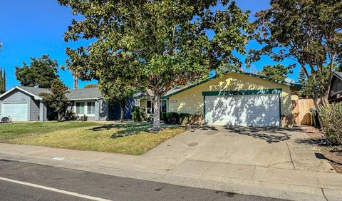 Photo of 3022 Rosemont Drive, SACRAMENTO, CA 95826 (MLS # ML82029511)