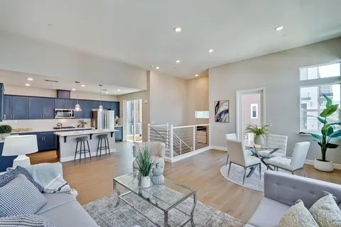2983 Manuel Place Unit 5, San Jose, CA 95136 - #: ML82001089