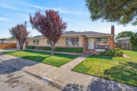 Photo of 400 Hodges Avenue, SAN JOSE, CA 95128 (MLS # ML82034122)
