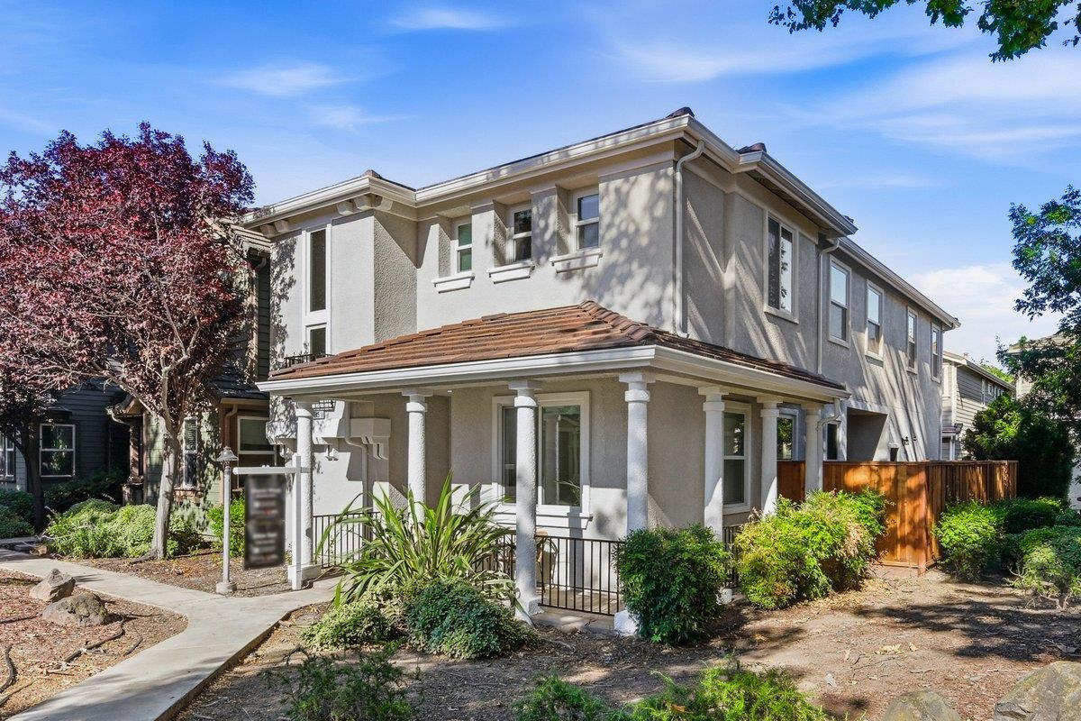 645 Woodland Terrace