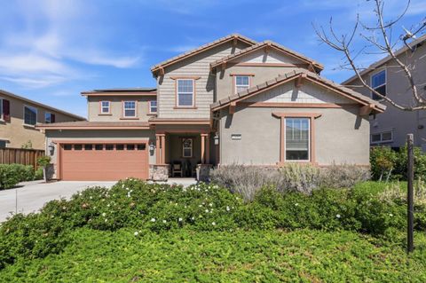 Photo of 2481 Apple Tree Way, Gilroy, CA 95020 (MLS # ML82039388)