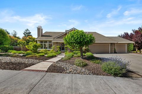 Photo of 132 Calle Cuesta, HOLLISTER, CA 95023 (MLS # ML82044836)