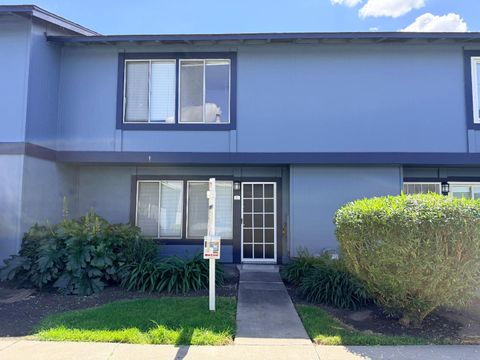 Photo of 415 Don Seville Ct Ct, SAN JOSE, CA 95123 (MLS # ML82043220)