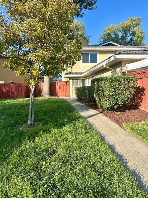 Photo of 5701 Calmor Ave #2, SAN JOSE, CA 95123 (MLS # ML82028552)