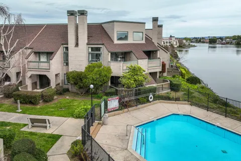 59 Cove Lane Unit 59, Redwood Shores, CA 94065 - #: ML82041996