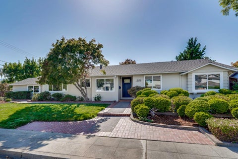 Photo of 1680 Fordham Way, MOUNTAIN VIEW, CA 94040 (MLS # ML82057309)
